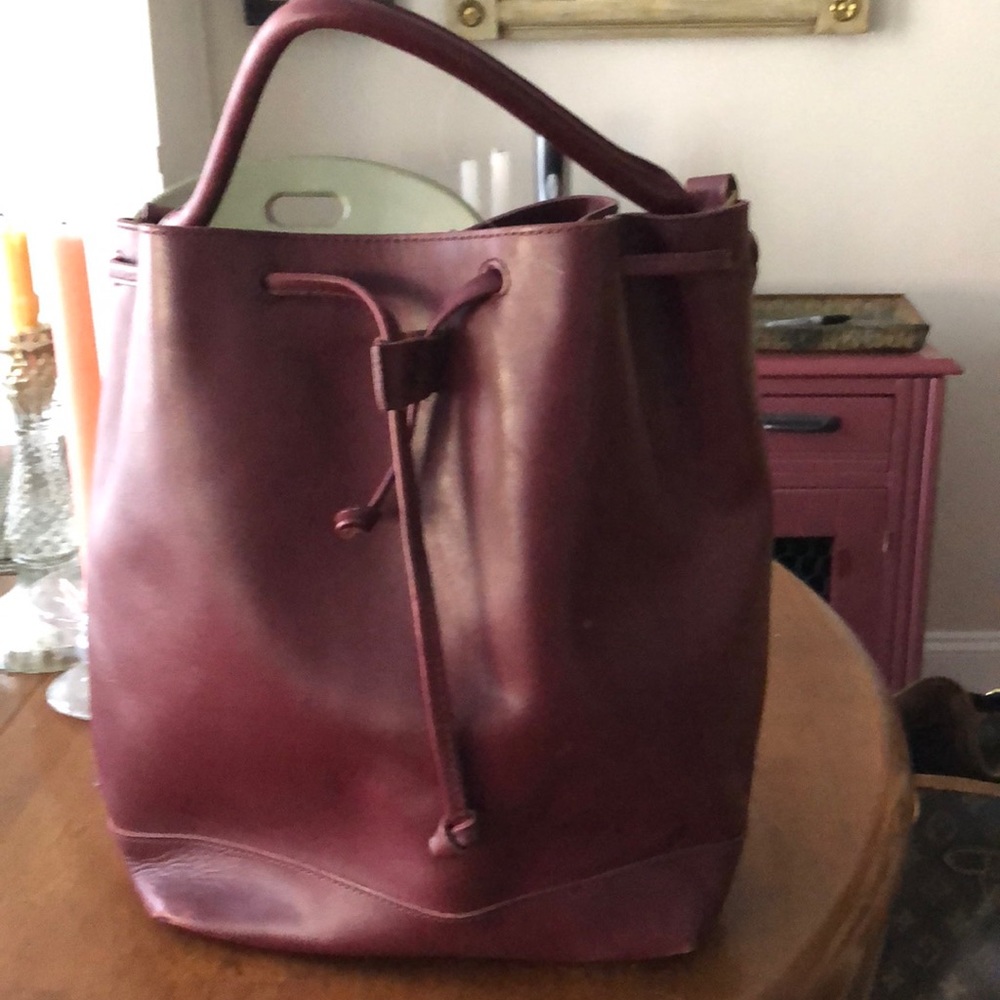 Madewell Lafayette Bucket Bag in dark Cabernet